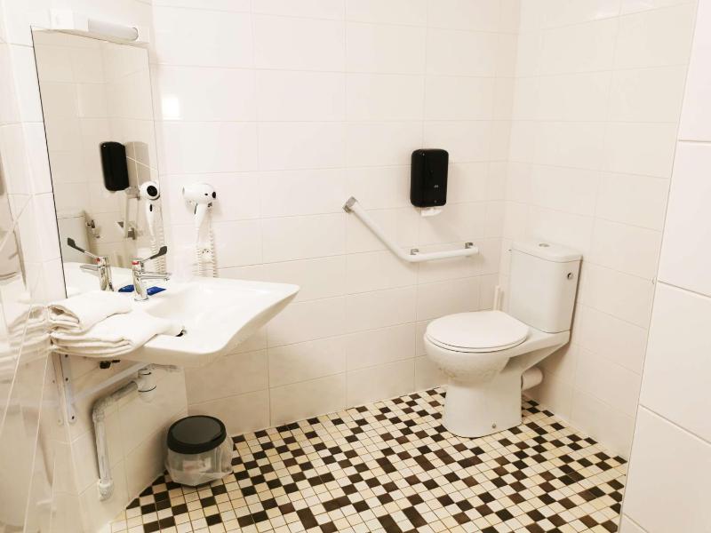 Brit Hotel Essentiel Tours Nord - image 7
