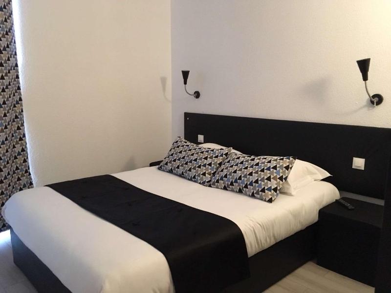 Superior Double Room image 3