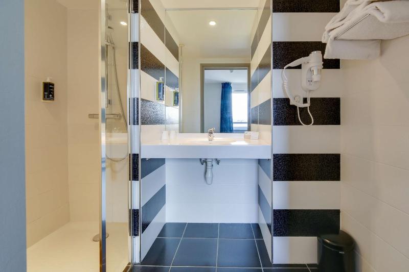 Double Room image 4