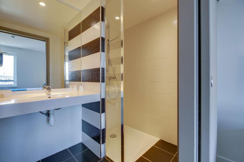 Double Room image 3