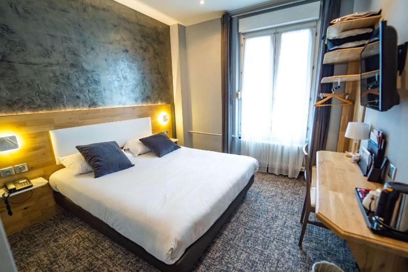 Brit Hotel Privilège Le Royal - Centre Gare - image 21