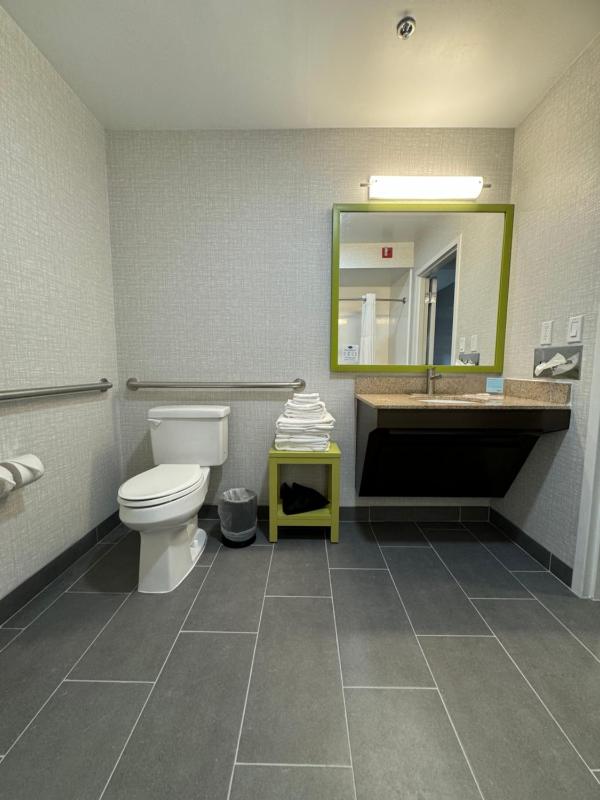 King Room - Mobility Access/Non-Smoking image 2