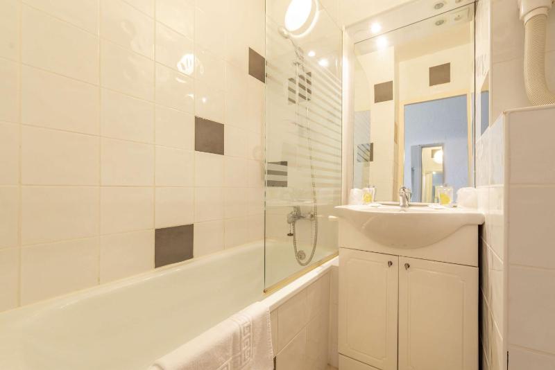 Double Room image 3