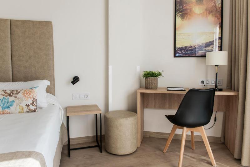 Double Room with Side Sea View image 2