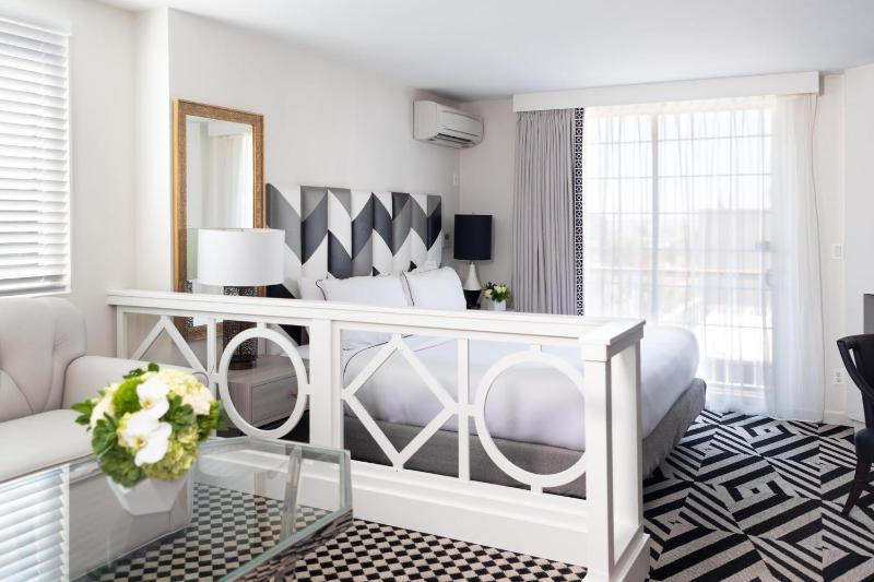 Deluxe Suite image 2