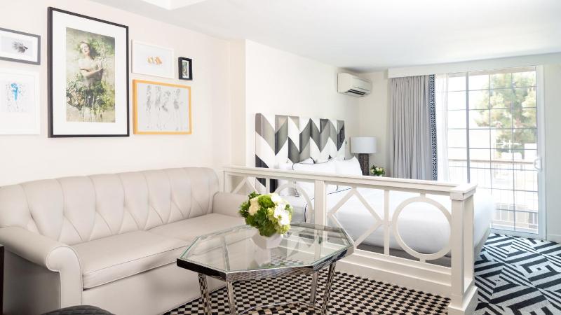 Deluxe Suite image 4