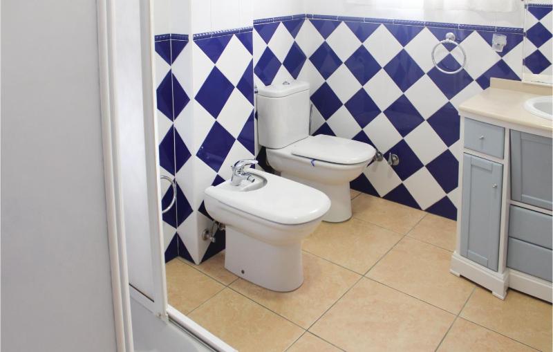 Five-Bedroom Apartment image 4