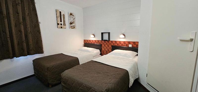 Twin Room image 3