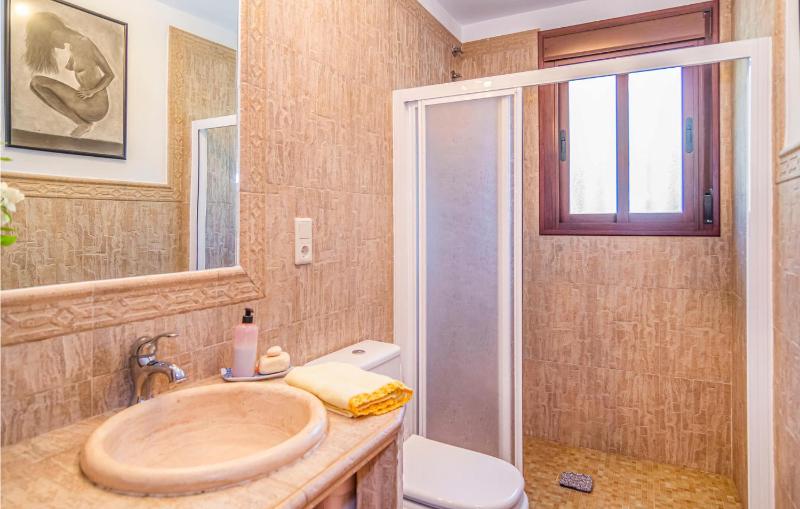 Five-Bedroom Holiday Home image 2