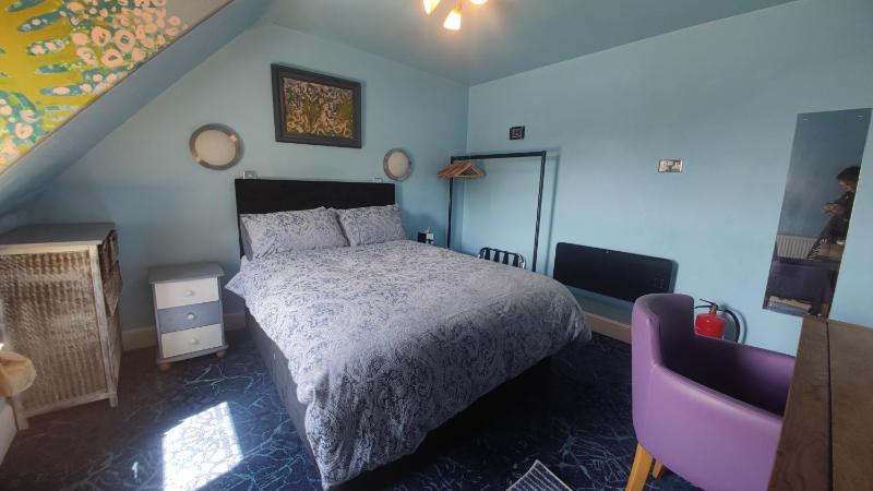 Double Room with Private Bathroom image 4