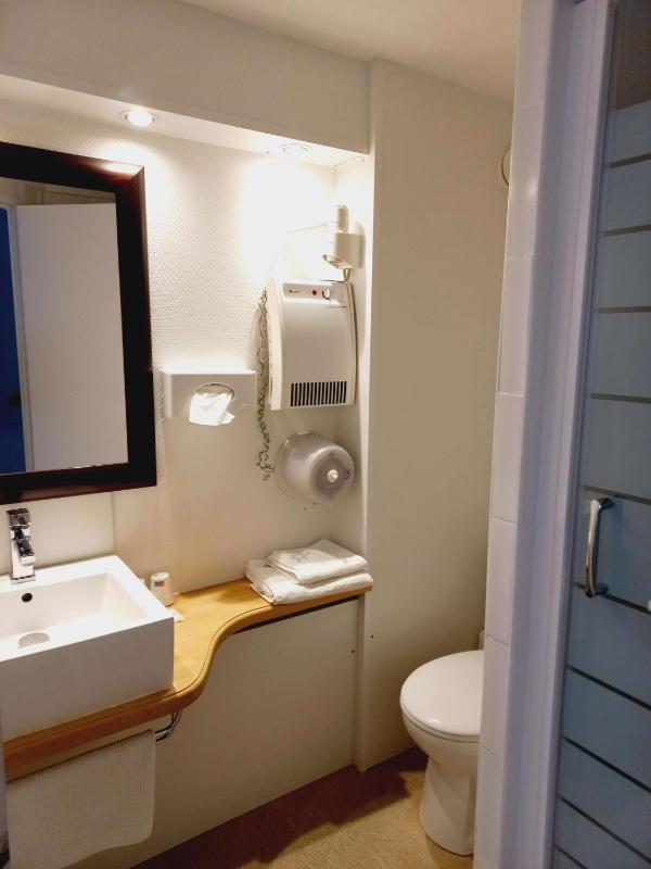 Budget Double Room image 3