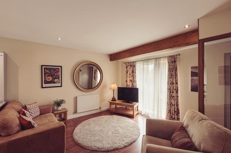 One-Bedroom Cottage image 4