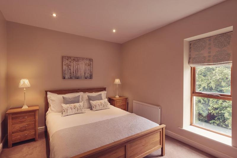Two-Bedroom Cottage image 3