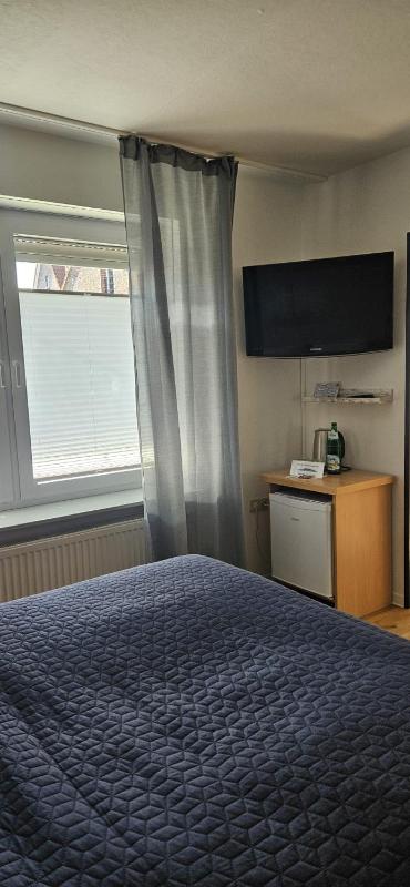 Classic Double Room image 3