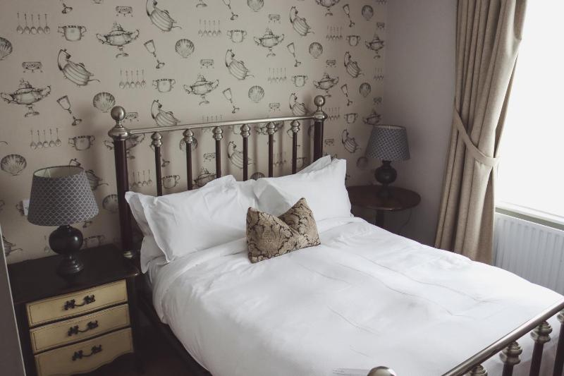 Classic Double Room image 1