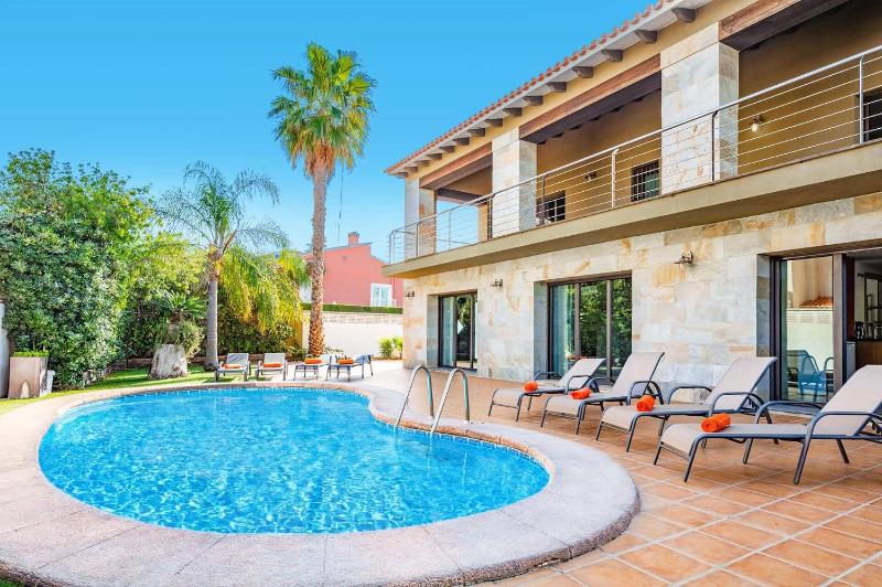 Villa Amanda Beach by Villa Plus - image 1