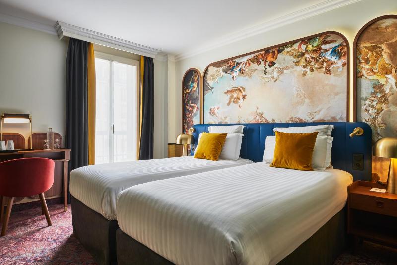 Standard Twin Room image 2