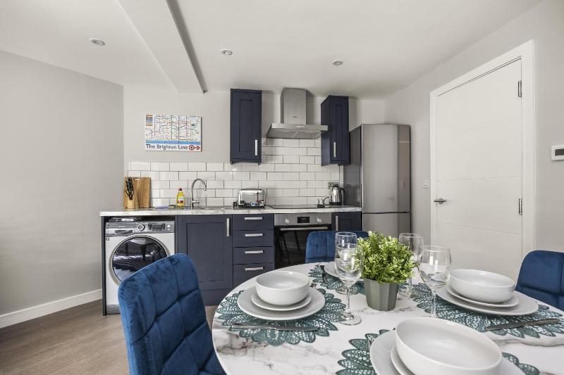 Buzzing Brighton Apartment 4 By My Getaways - image 19