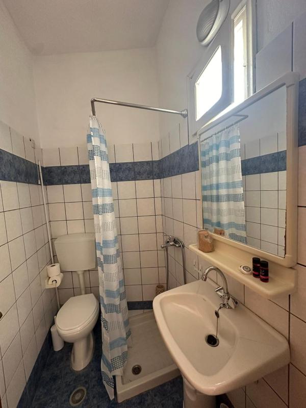 Economy Double Room image 2