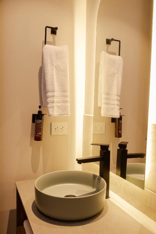 Hotel Lincoln - image 4
