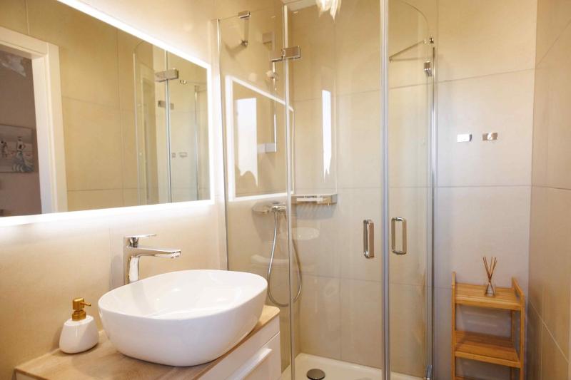 Villa del Lago with heated pool - image 25