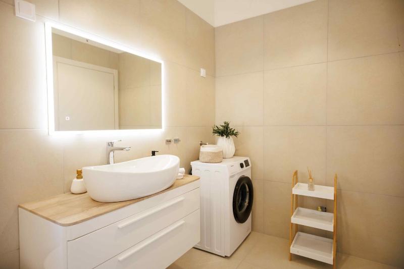 Villa del Lago with heated pool - image 47