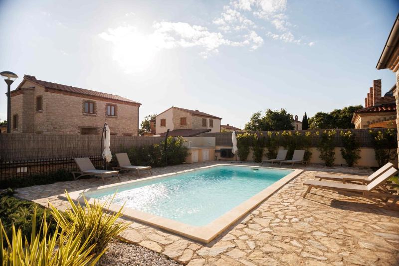 Villa del Lago with heated pool - image 16