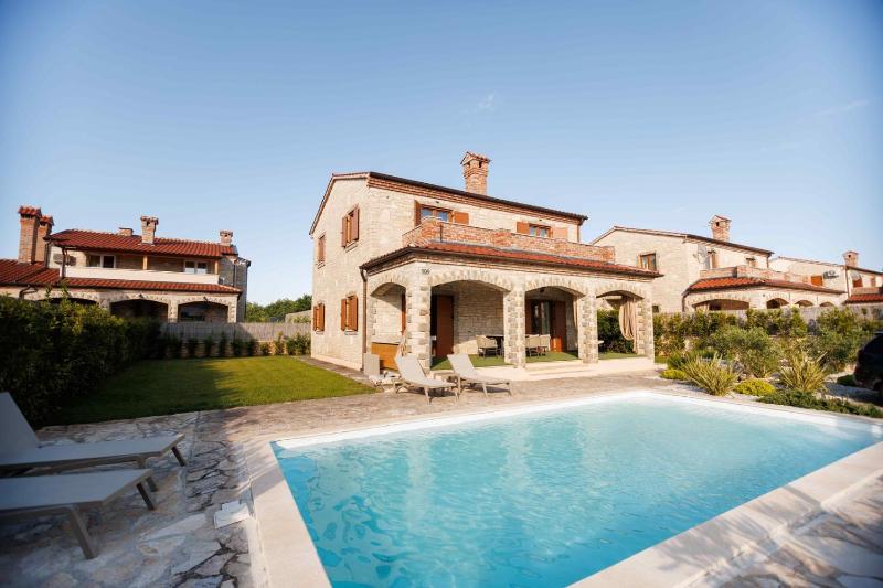 Villa del Lago with heated pool - image 40