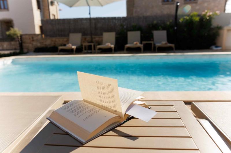Villa del Lago with heated pool - image 36