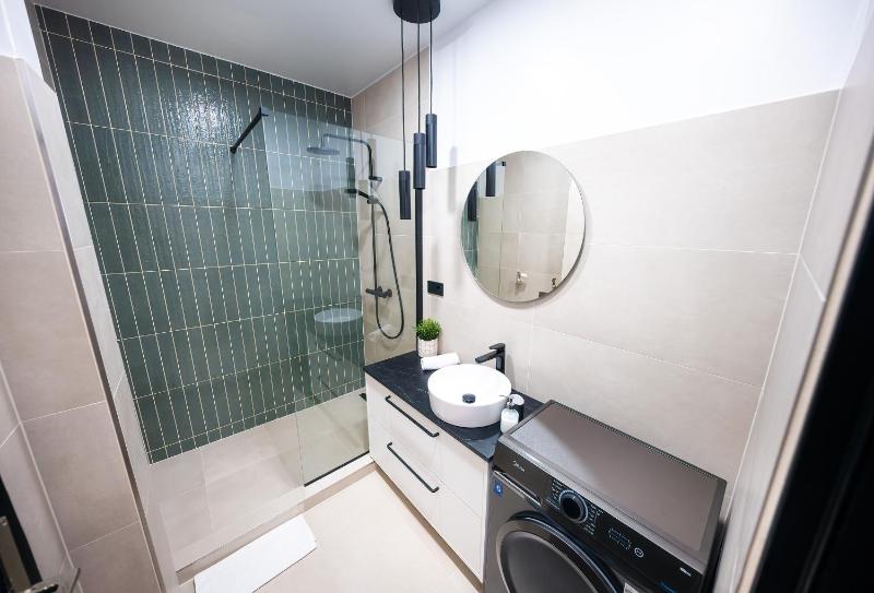 2BR 15Bath Chic City Suite near Wenceslas Square - image 8