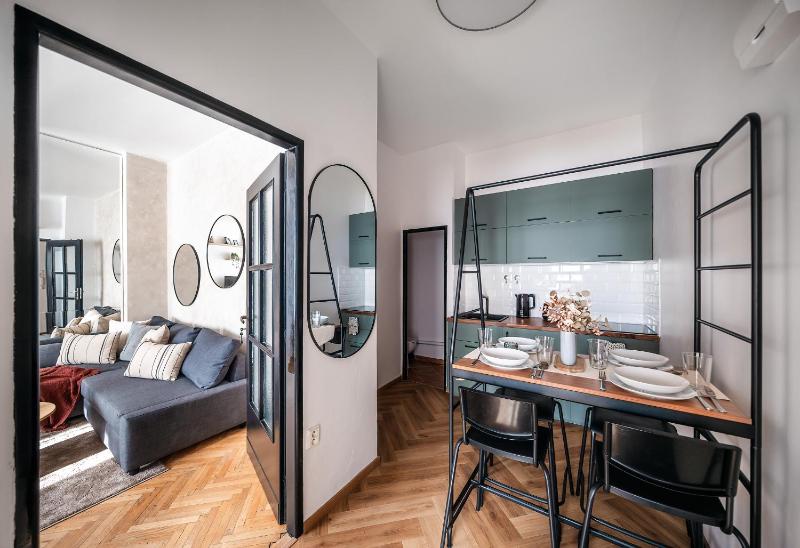 2BR 15Bath Chic City Suite near Wenceslas Square - image 7