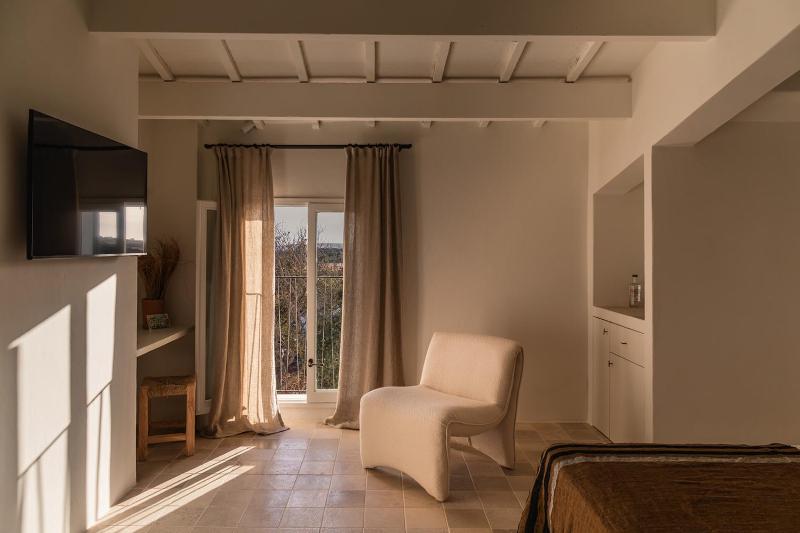 Double or Twin Room image 3