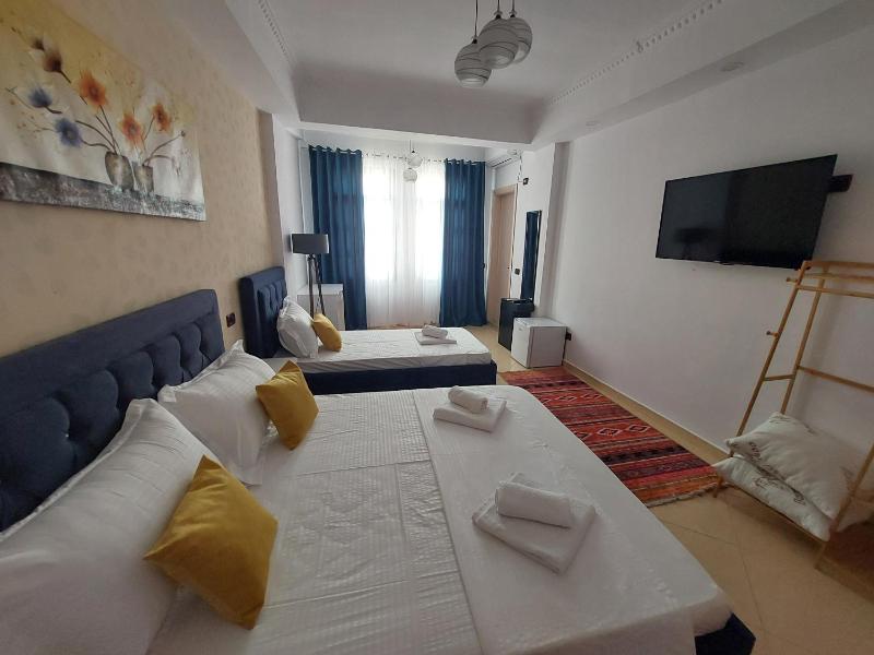 Godard Apartments - image 11