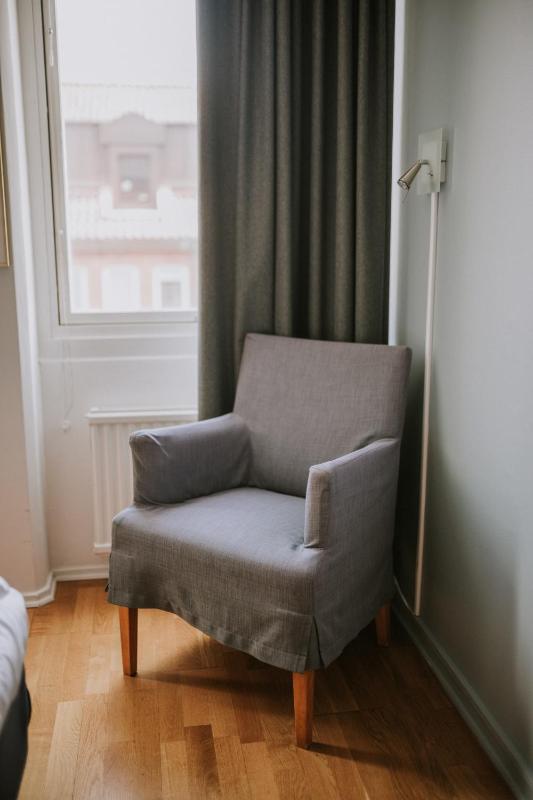 Family Room image 3
