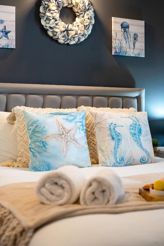 Brighton Apartment Walk to Cafés Beach & The Lanes Parking Available at Extra Cost on Request Only GioStays - image 7