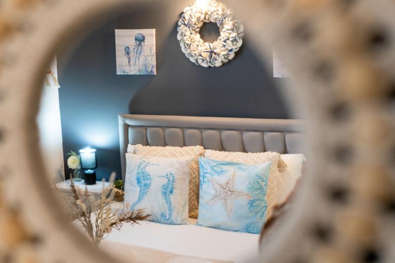 Brighton Apartment Walk to Cafés Beach & The Lanes Parking Available at Extra Cost on Request Only GioStays - image 15