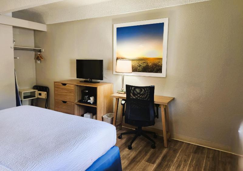 King Room - Mobility Access/Non-Smoking image 2