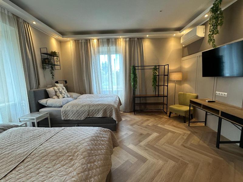 Apartment with Mountain View image 2