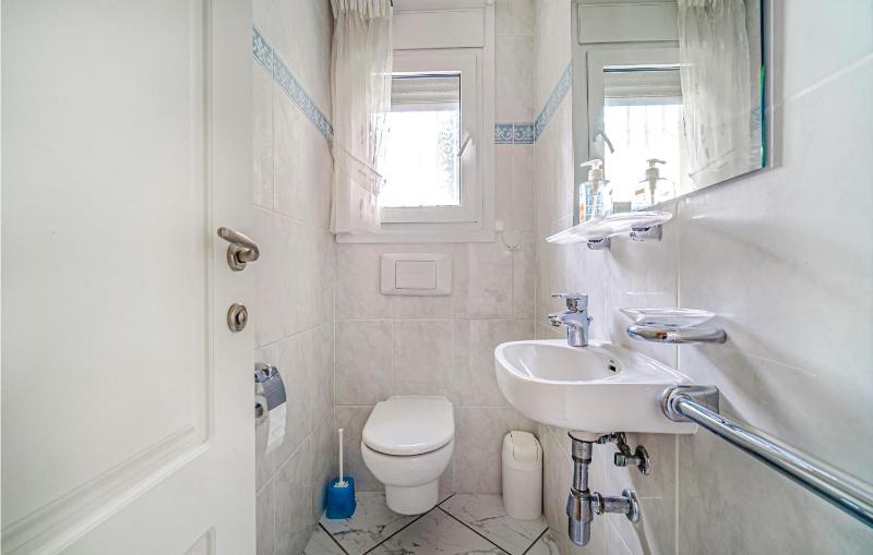 Two-Bedroom Holiday Home image 4