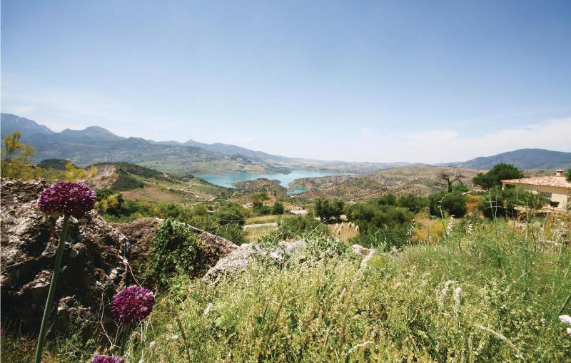 Three-Bedroom Holiday Home  image 3