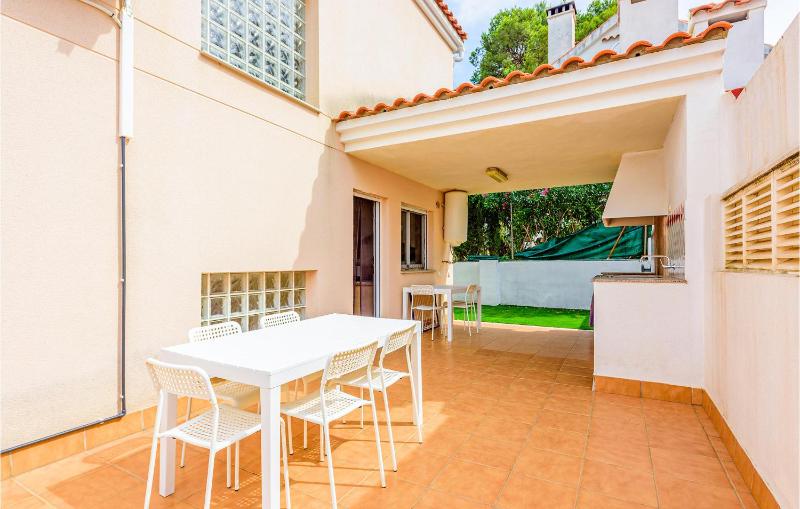 Amazing Home In Oropesa Del Mar - image 16