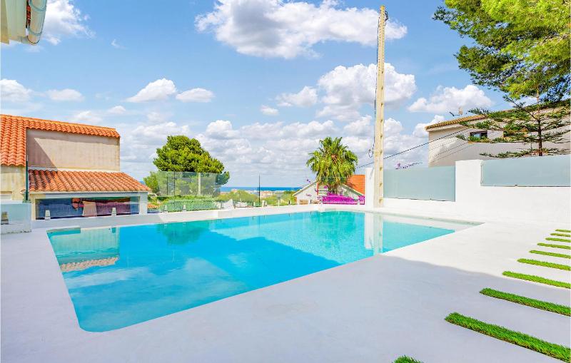 Amazing Home In Oropesa Del Mar - image 11