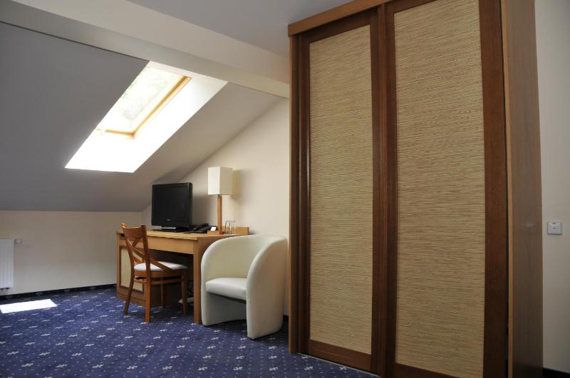 Economy Double Room image 2