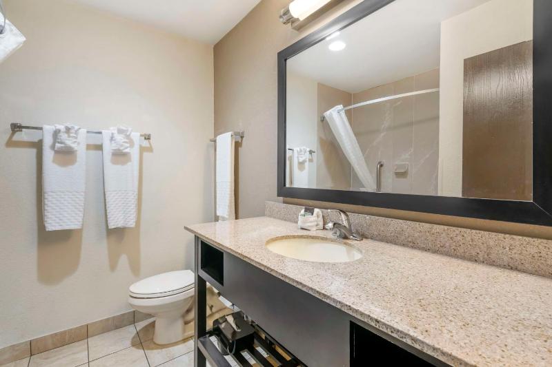 Double Queen Suite with Sofa Bed image 2