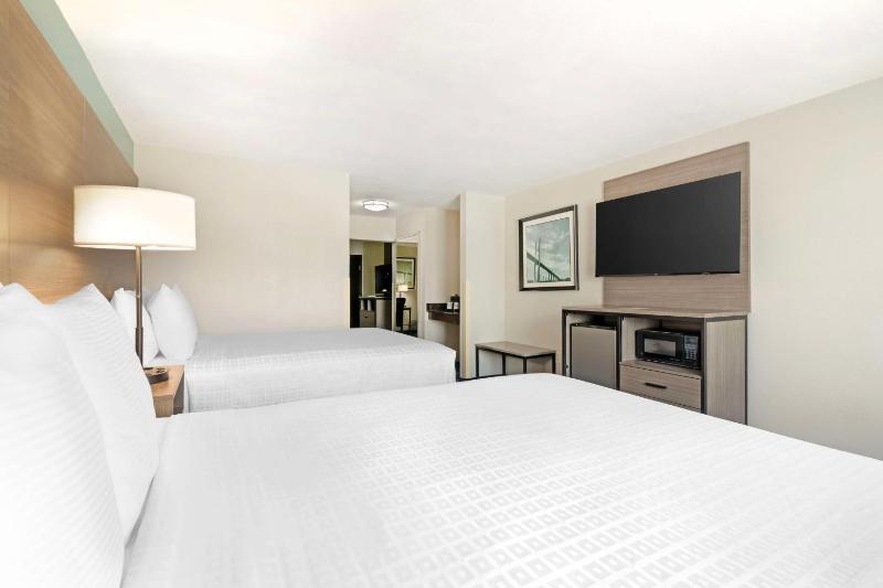 Business Queen Suite with Two Queen Beds - Non-Smoking image 3
