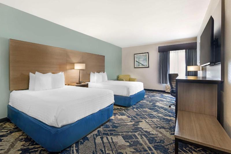 Queen Suite with Two Queen Beds and Roll-In Shower - Disability Access/Non-Smoking image 1