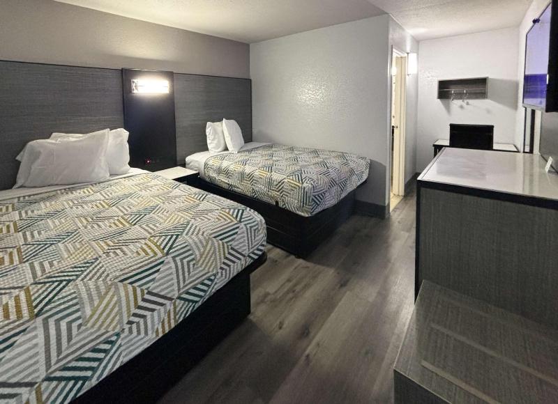 Deluxe Double Room - Non-Smoking image 1