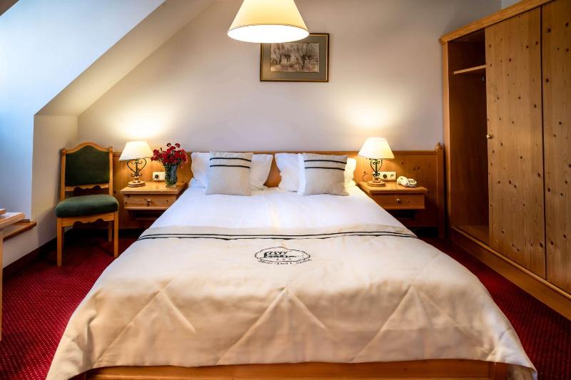 Standard Double Room image 3
