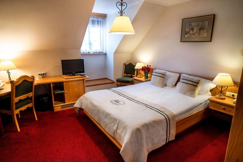 Standard Double Room image 4