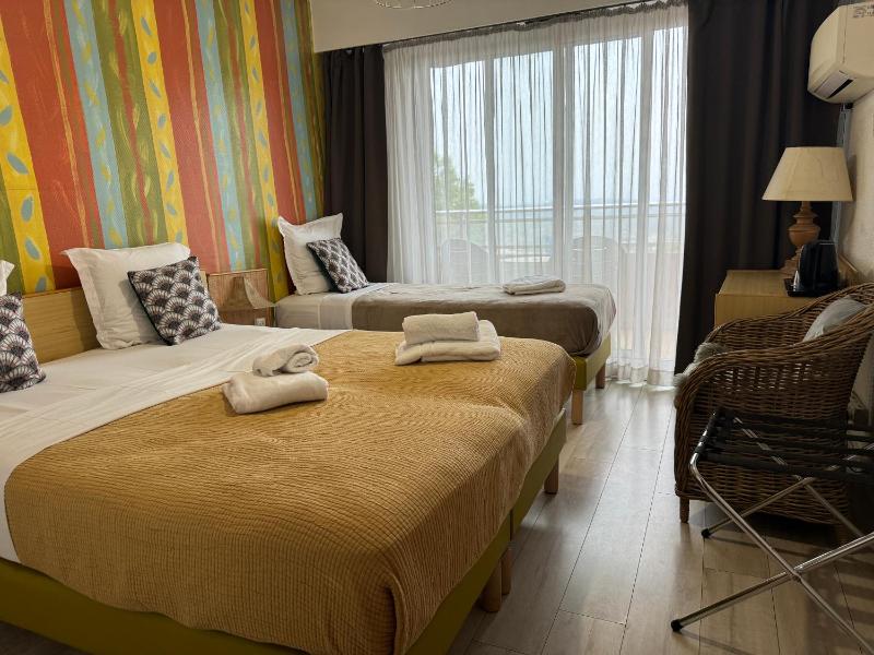 Triple Room with Balcony image 2